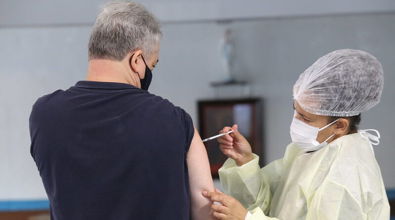 SP vai aplicar a dose adiconal em idosos e imunossuprimidos