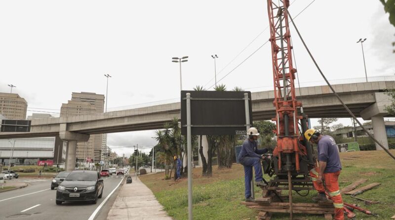 obra contra enchentes em Barueri