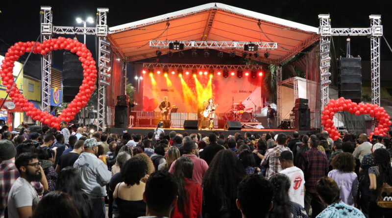 Boulevard dos Namorados, em Barueri, terá shows de Zeca Baleiro e Claudio Zoli
