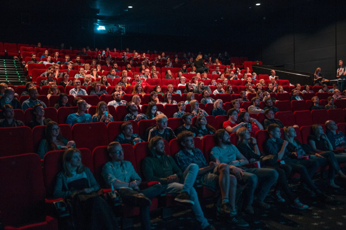 "Semana do Cinema" tem preços promocionais nos ingressos e nos combos de pipoca. Foto: Krists Luhaers/ Unsplash