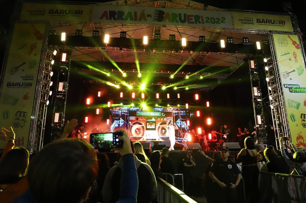 Feira noturna de Barueri Alphaville arraiá festa junina