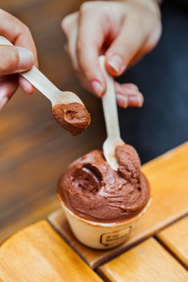 Fábrica de Dengo: loja conceito traz chocolate, cultura e entretenimento