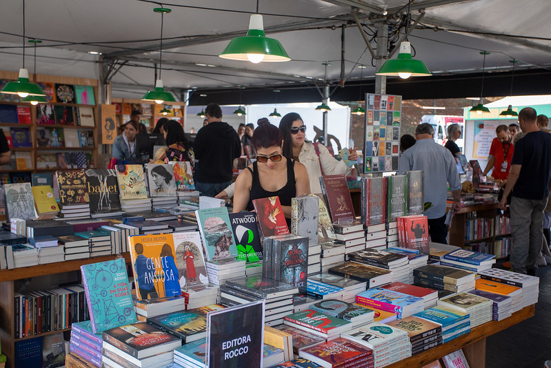 A Feira do Livro acontece até 7 de julho, na Praça Charles Miller