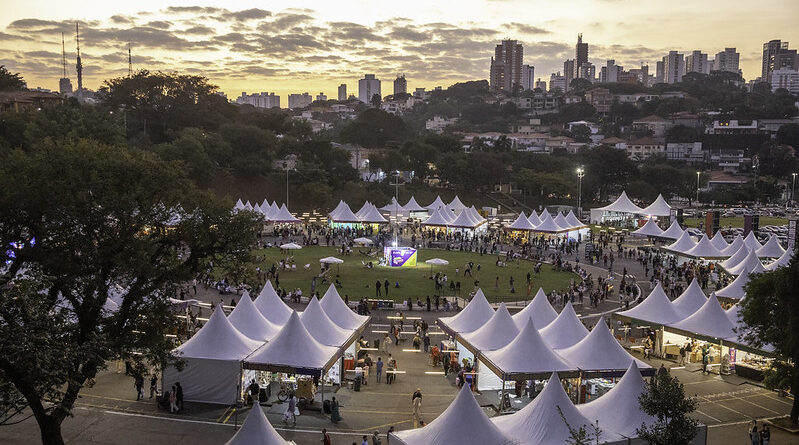 A Feira do Livro acontece até 7 de julho, na Praça Charles Miller