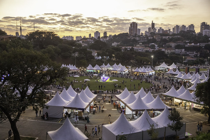 A Feira do Livro acontece até 7 de julho, na Praça Charles Miller